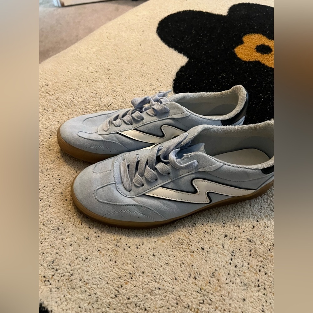 Stylish Light Blue Sneakers - Picture 2 of 4